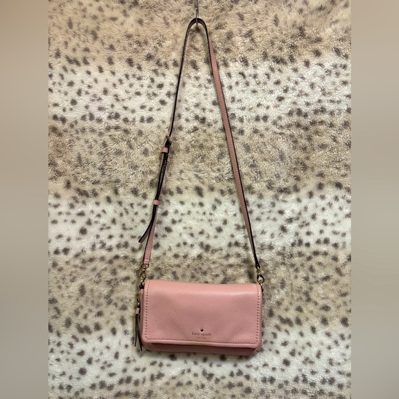 KATE SPADE COBBLE HILL TARYN CROSSBODY - Picture 1 of 9